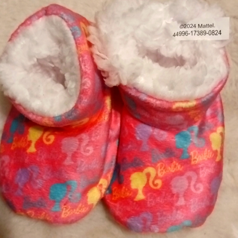 Kids' slippers bundle - Picture 2 of 10